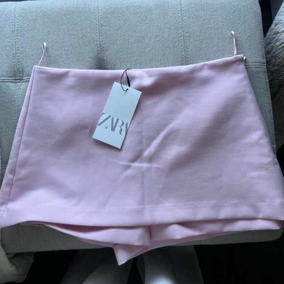 Pink skirt from Zara. - Picture 1 of 3